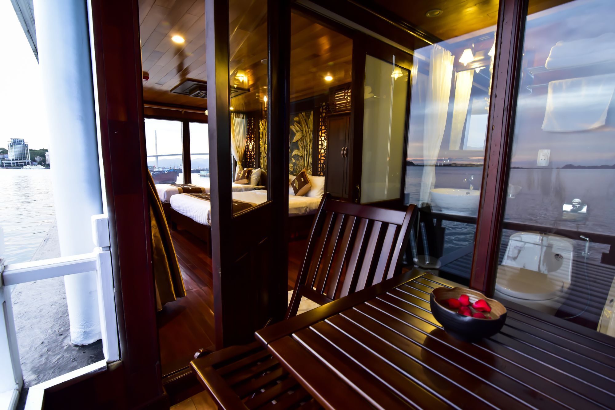 Отель Renea Cruises Halong Халонг Экстерьер фото